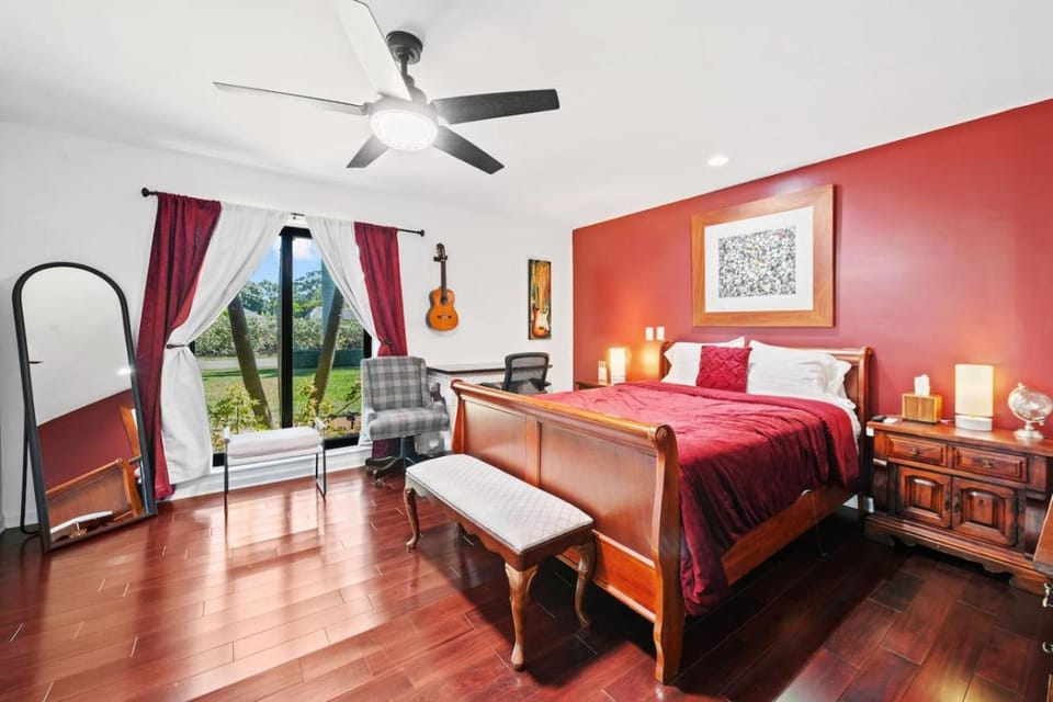 Upgraded Lux Retreat Coconut Creek with Hot Tub and Pool Apartment in Coconut Creek