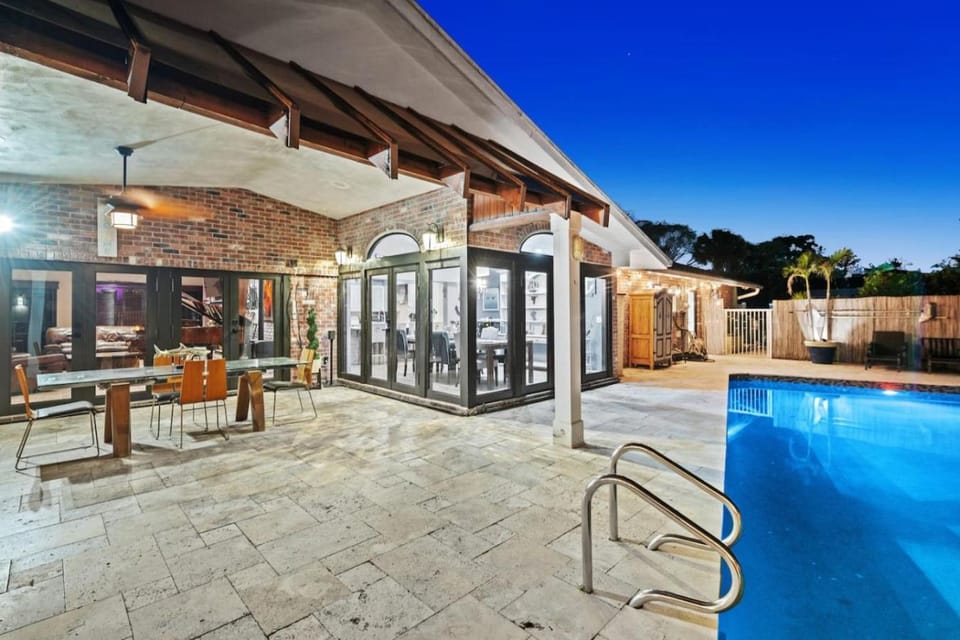Upgraded Lux Retreat Coconut Creek with Hot Tub and Pool Apartment in Coconut Creek