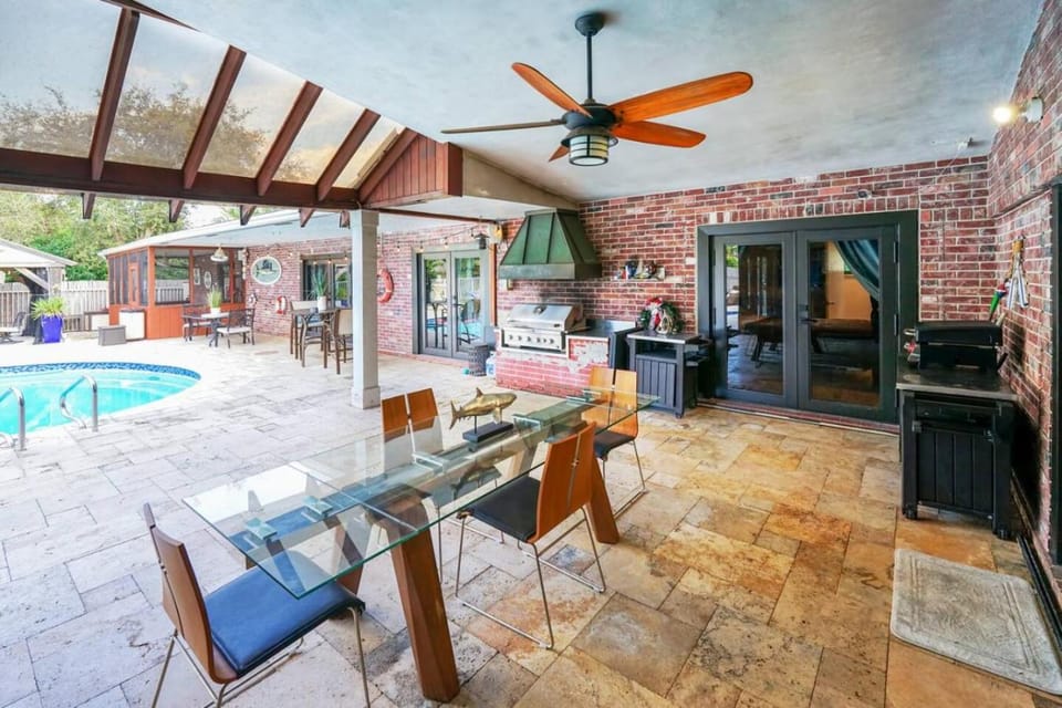 Upgraded Lux Retreat Coconut Creek with Hot Tub and Pool Apartment in Coconut Creek