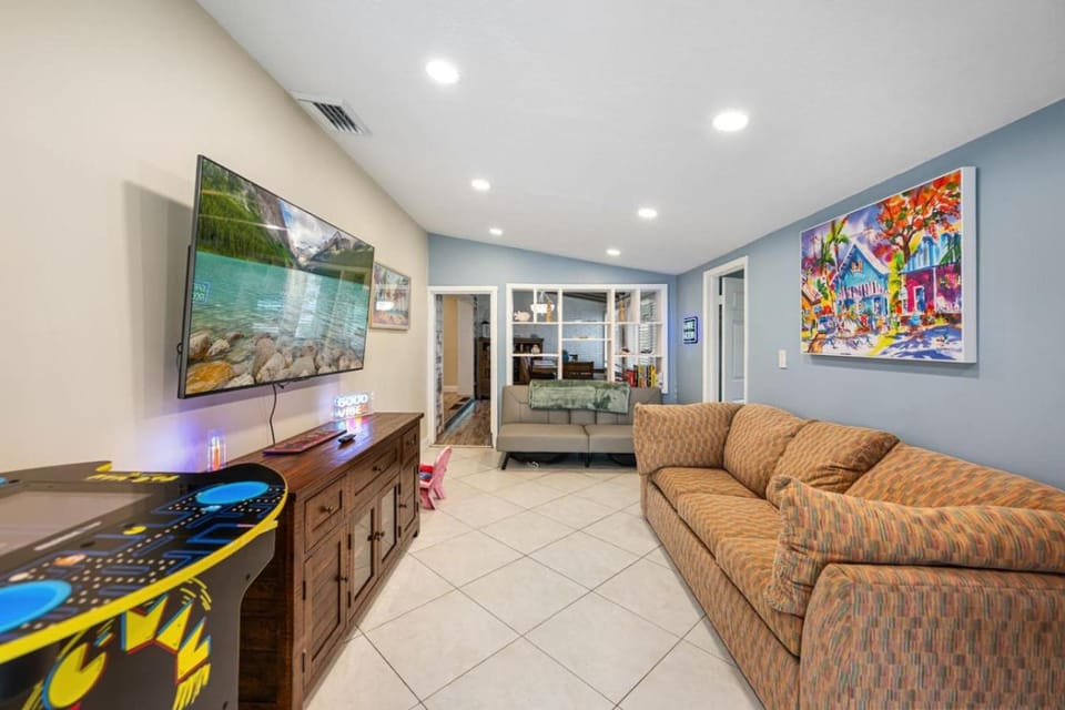 Family 3BR with Pool l Game Room l Walk to Water Park House in Margate