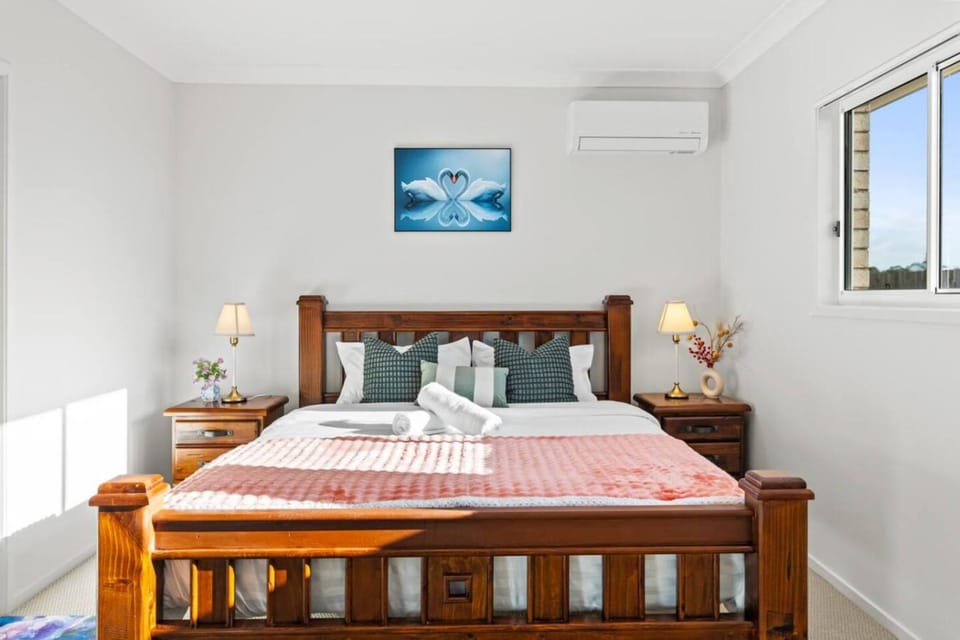 Brand New 4 Bedroom 2 Bathroom Home Spacious and Comfortable House in Brisbane