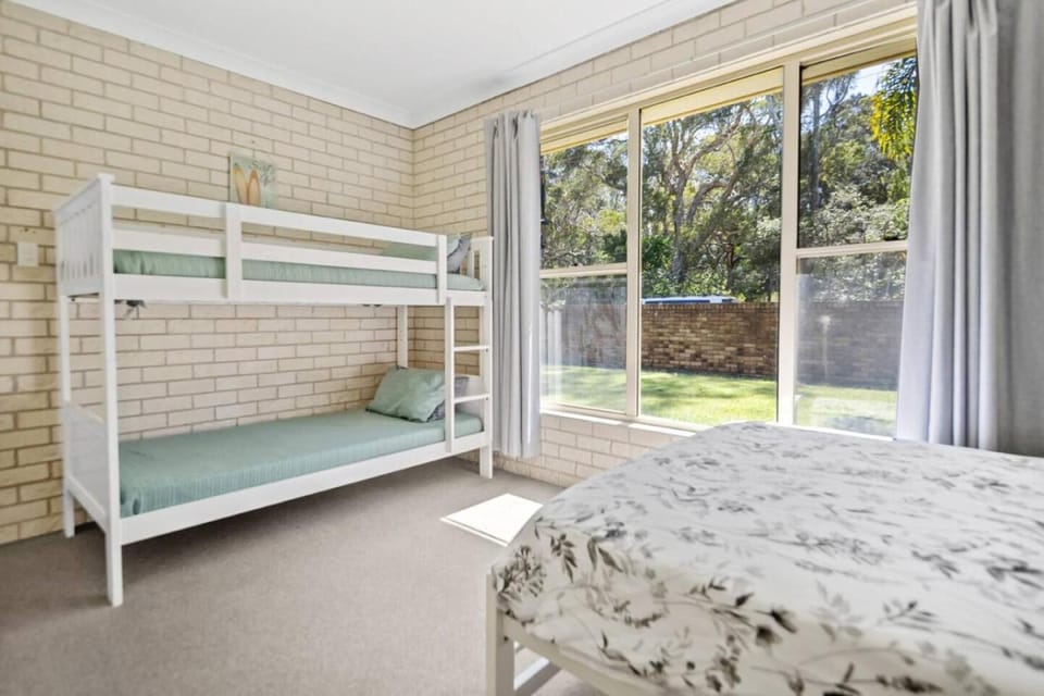 Bedroom, bunk bed