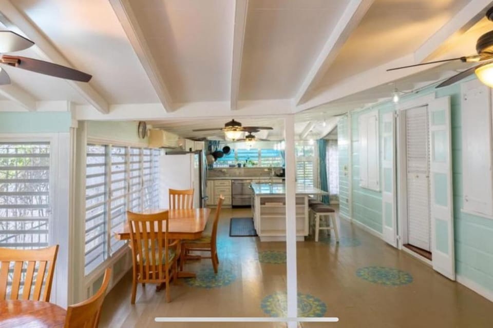 Beach-Food-Resort 2 min walk l Patio lOcean View House in Frederiksted