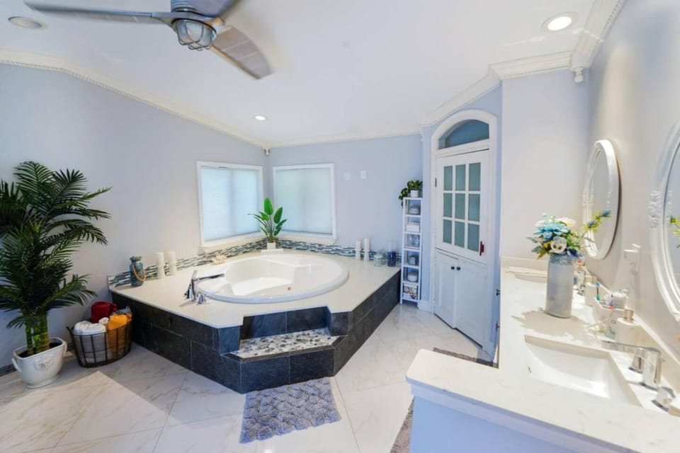 The Creek Resort Revamped Chic 4BR Haven with Pool Villa in Coconut Creek