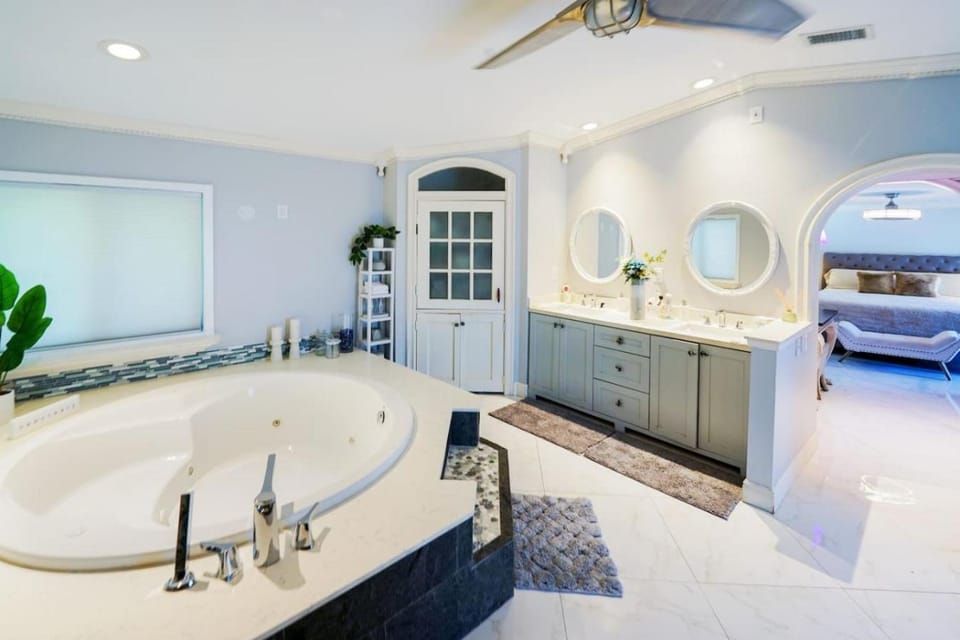 The Creek Resort Revamped Chic 4BR Haven with Pool Villa in Coconut Creek