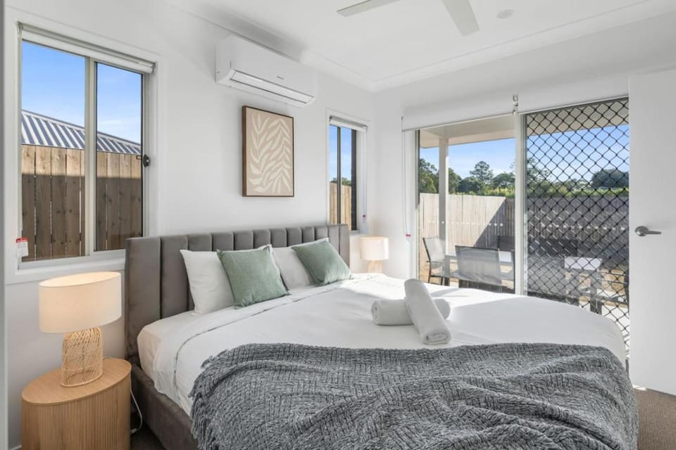 Brand New Modern and Comfortable Family Friendly Home House in Brisbane