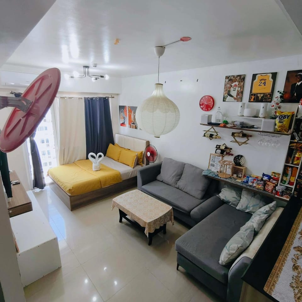 Moa Staycation near naia terminal Wi-fi and Nitflex , Pool View Apartment hotel in Pasay