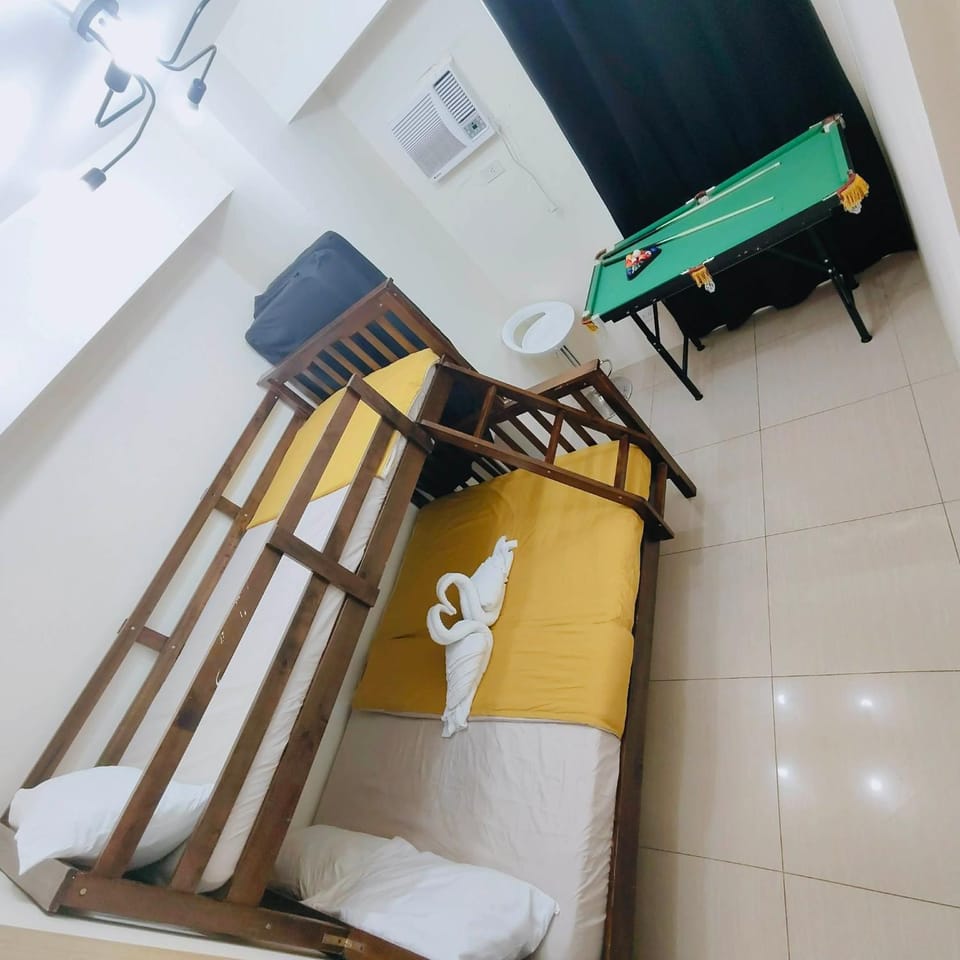 Moa Staycation near naia terminal Wi-fi and Nitflex , Pool View Apartment hotel in Pasay