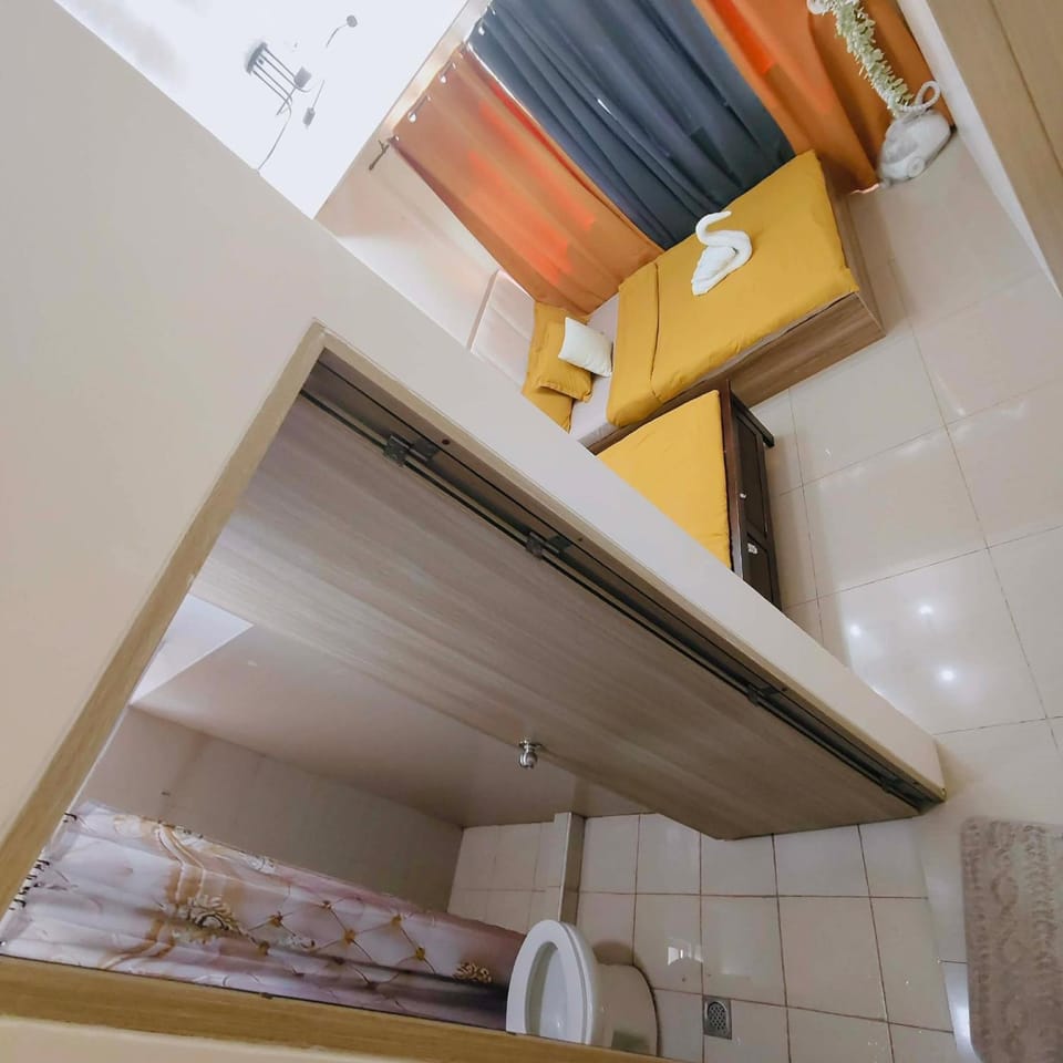 Moa Staycation near naia terminal Wi-fi and Nitflex , Pool View Apartment hotel in Pasay