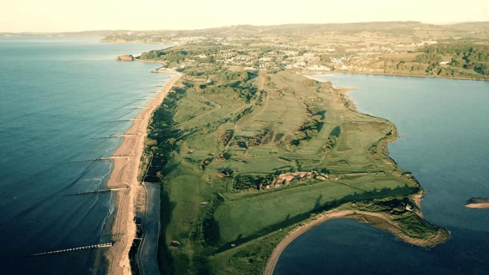 2 Bedroom - Seaside Apartment Apartment in Teignbridge