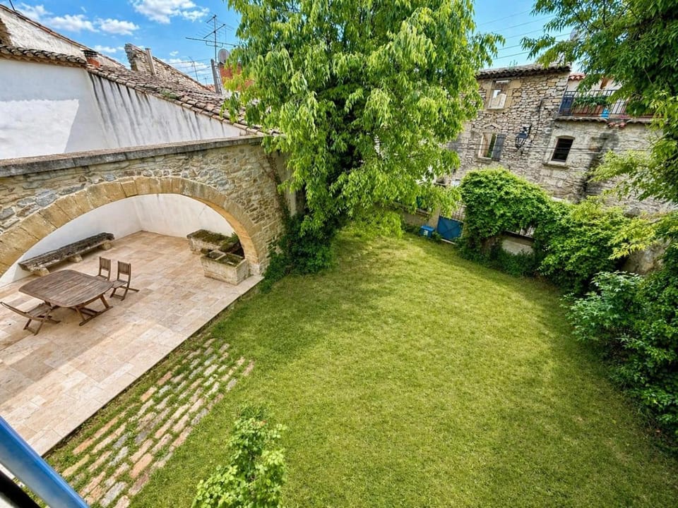 La Vermeillade, Maison de village 8 pers Bed and Breakfast in Calvisson