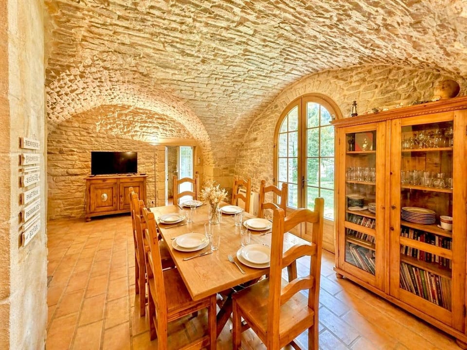La Vermeillade, Maison de village 8 pers Bed and Breakfast in Calvisson