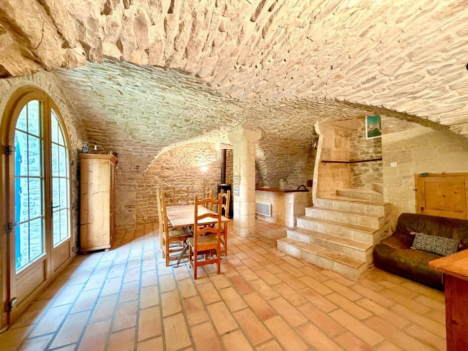 La Vermeillade, Maison de village 8 pers Bed and Breakfast in Calvisson