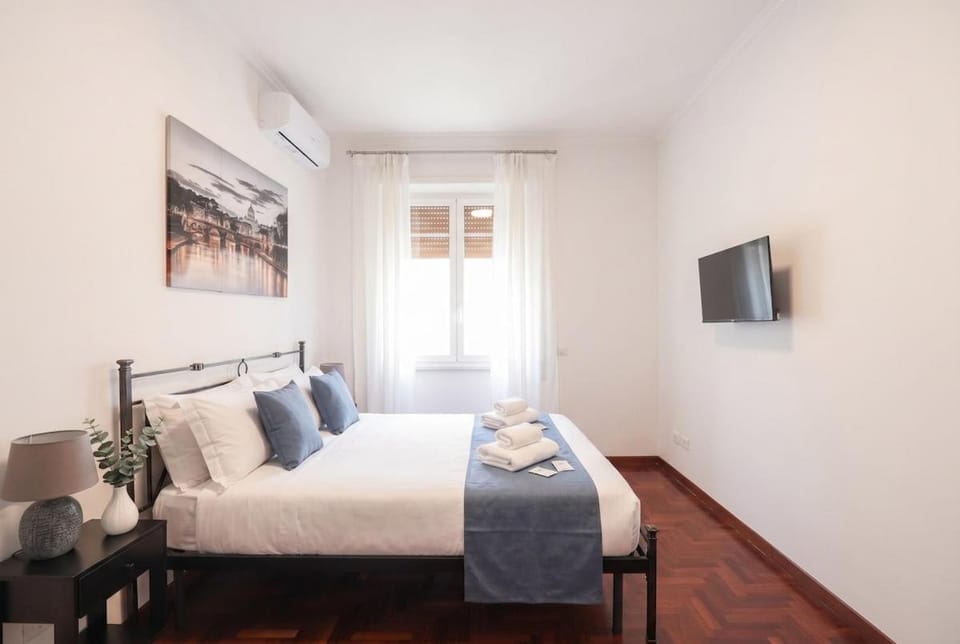 Stylish Vatican Chic Home - 3 Suites & Metro 7min Apartment in Rome