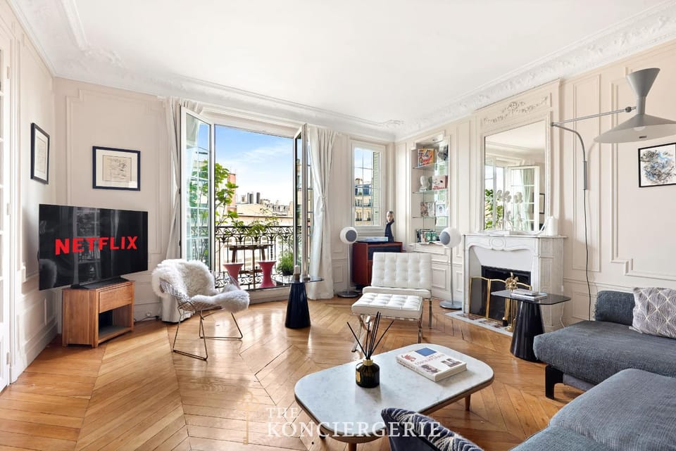Elegance haussmannienne 3 chambres avec balcon - Auteuil Apartment in Paris