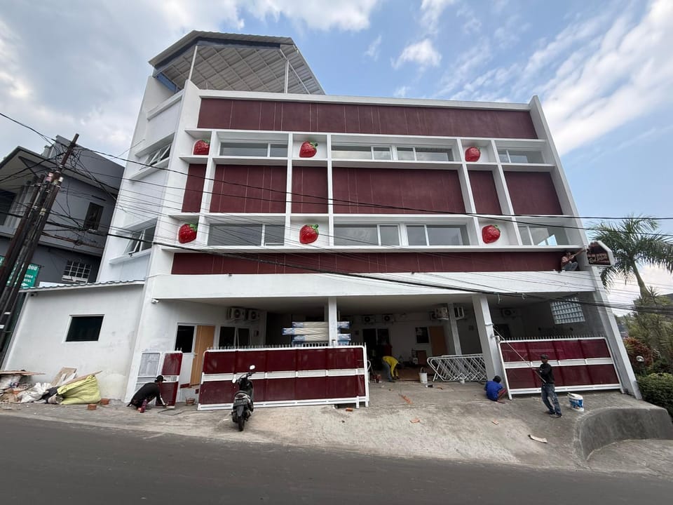 Property building, Day