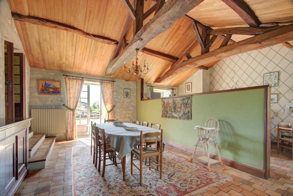Dining area, Meals