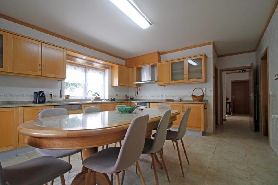 Property building, Kitchen or kitchenette, Living room