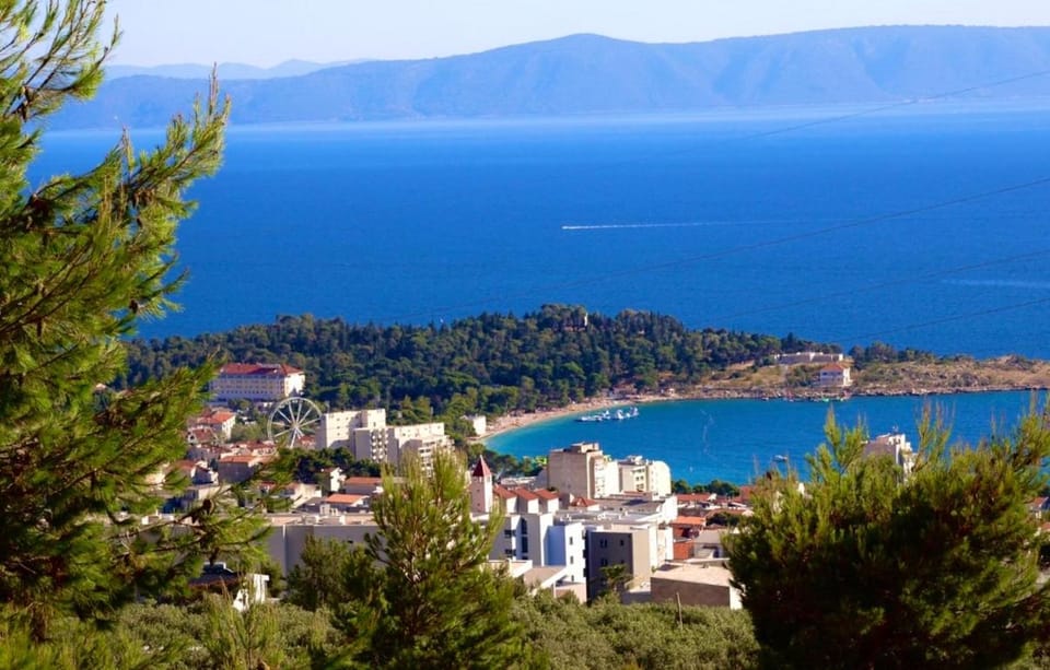 Apartment GV 2 with sea view and jacuzzi Apartment in Makarska
