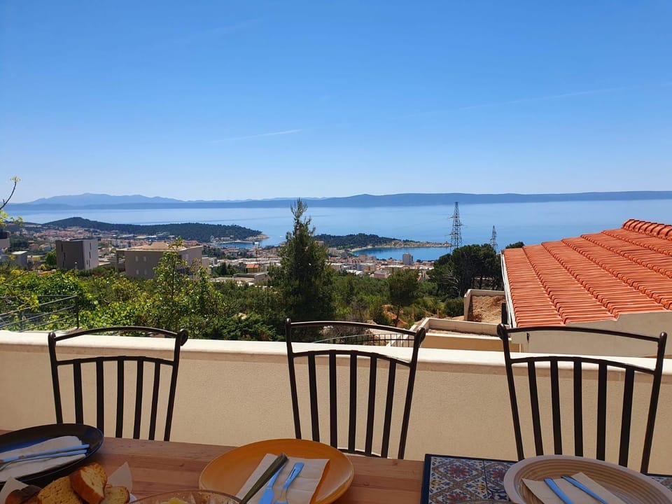 Apartment GV 2 with sea view and jacuzzi Apartment in Makarska