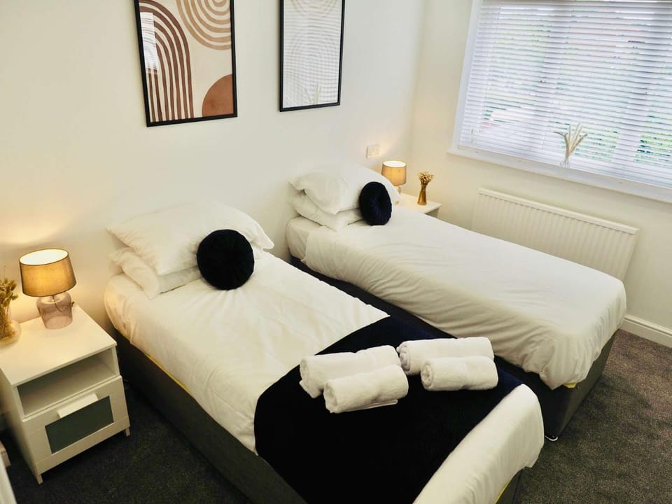 Comfortable 2BED Taunton Home w Garden & Parking House in Taunton