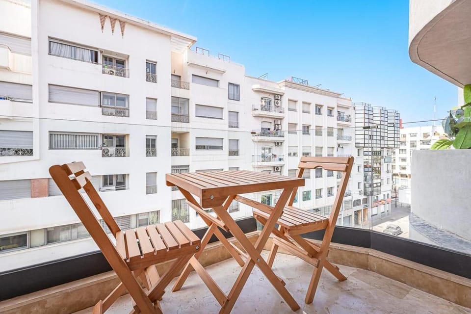 Property building, Patio, Day, View (from property/room), Balcony/Terrace, Dining area, City view, sunbed