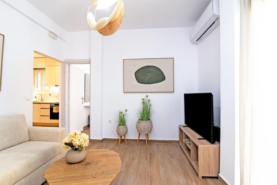 TV and multimedia, Living room, Seating area, air conditioner