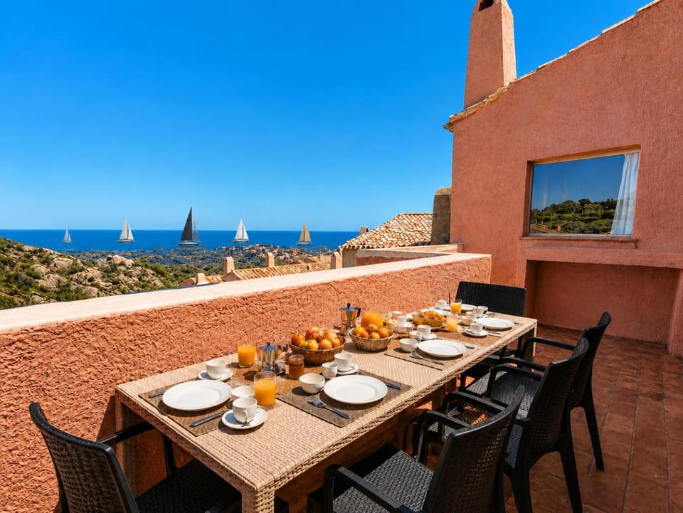 Property building, Balcony/Terrace, Dining area, Sea view