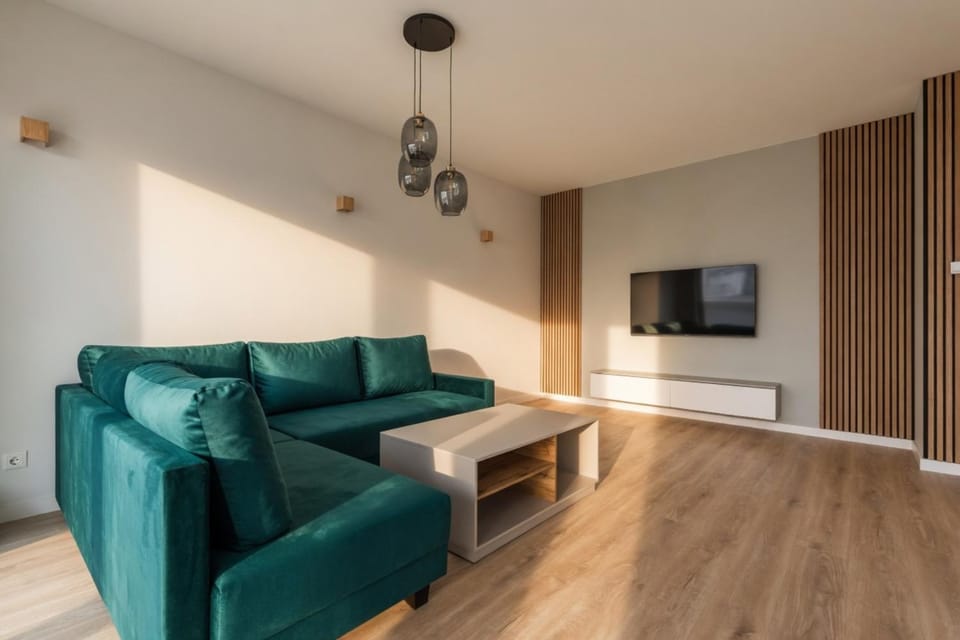 Bed, TV and multimedia, Living room, Photo of the whole room, Seating area