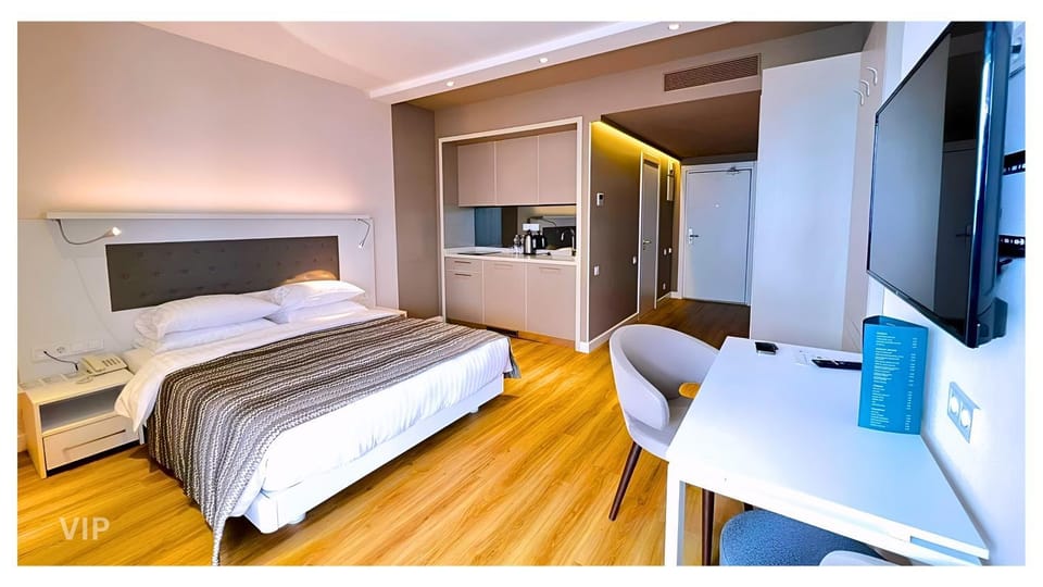 Bed, Kitchen or kitchenette, wardrobe