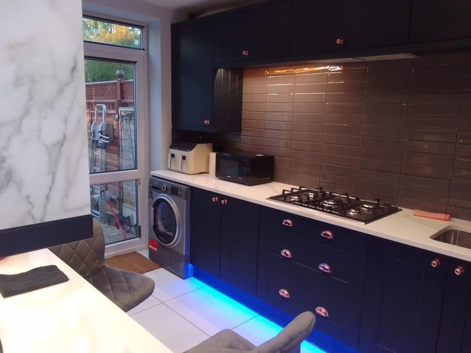 Cozy 2-bedroom Bungalo Wolverhampton, 3 beds, free parking and garden space Apartment in Wolverhampton