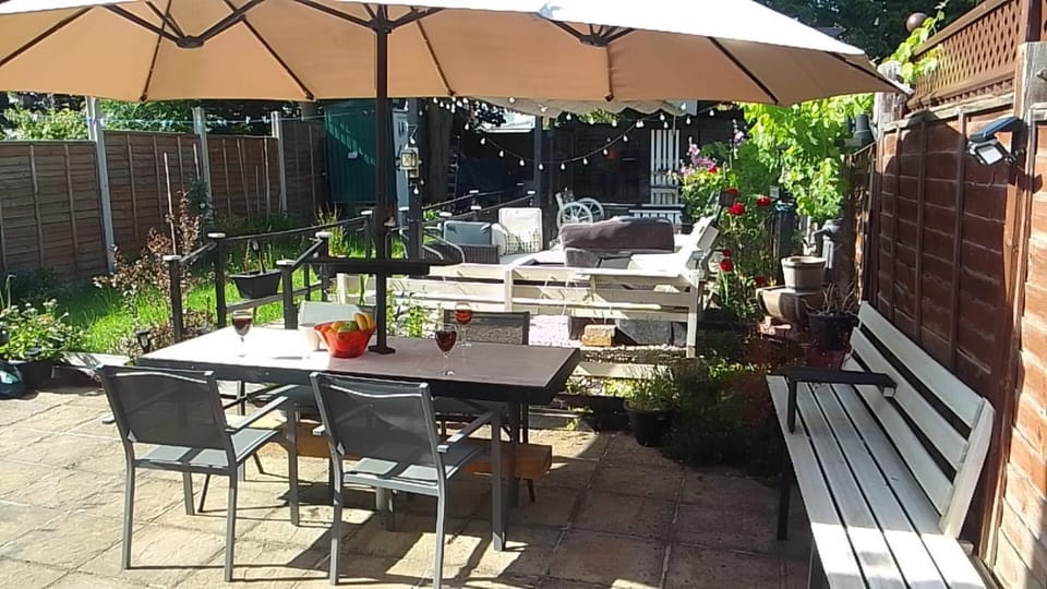 Cozy 2-bedroom Bungalo Wolverhampton, 3 beds, free parking and garden space Apartment in Wolverhampton