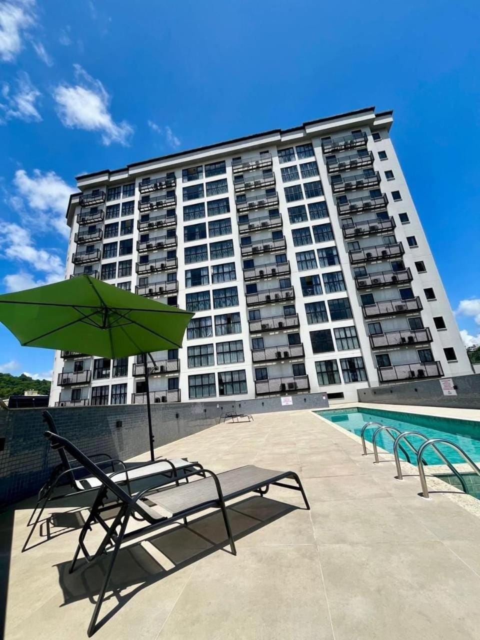 Apto Moderno com garagem passos da Vila Germânica Apartment in Blumenau