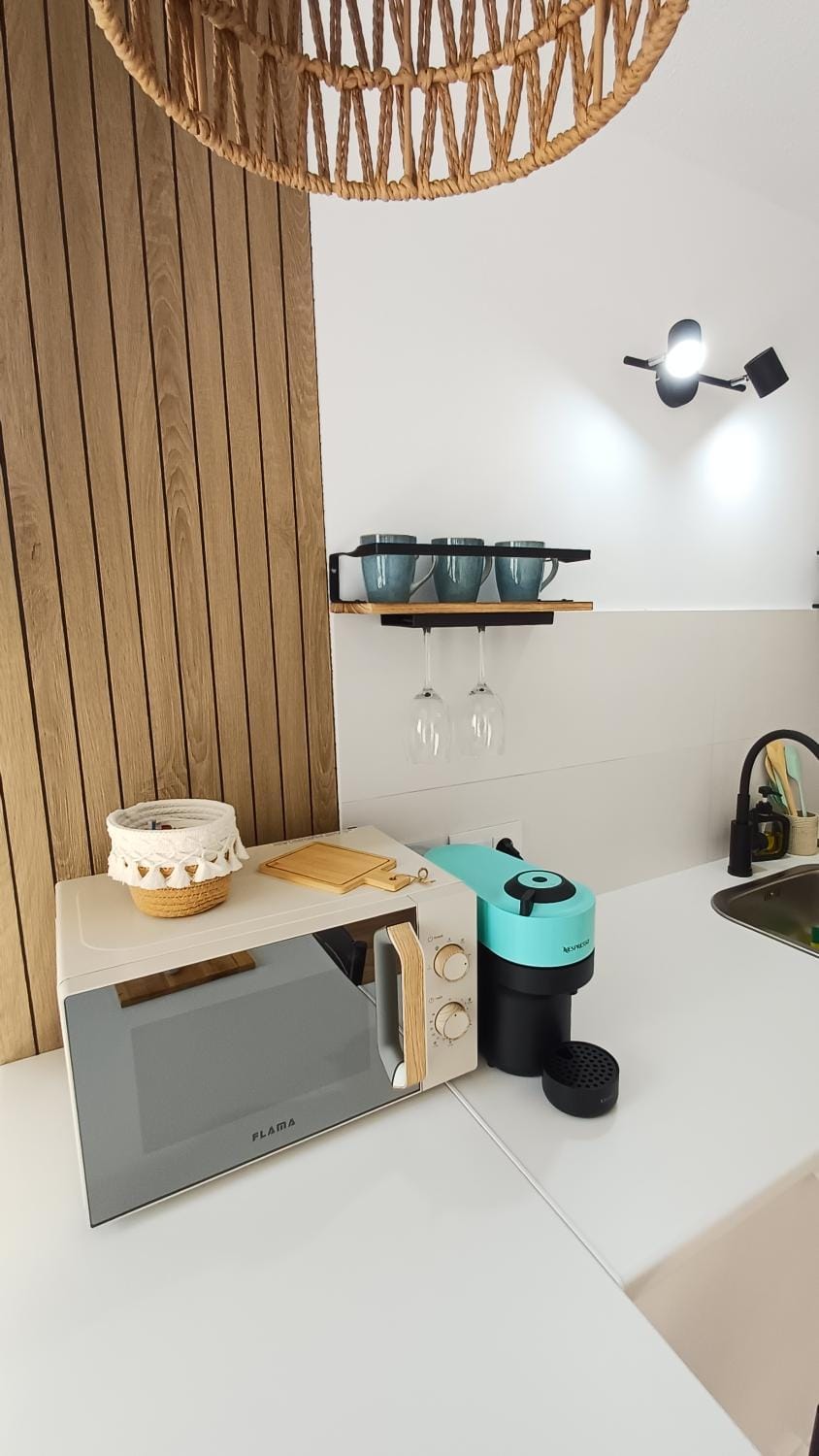 Coffee/tea facilities, microwave