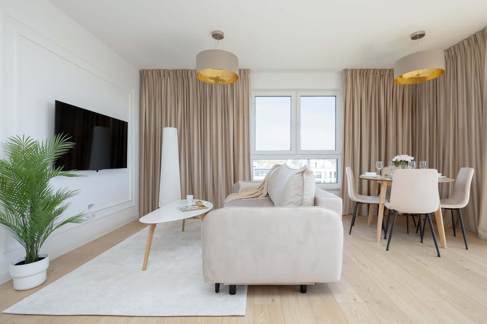 TV and multimedia, Living room, Seating area, Evening entertainment