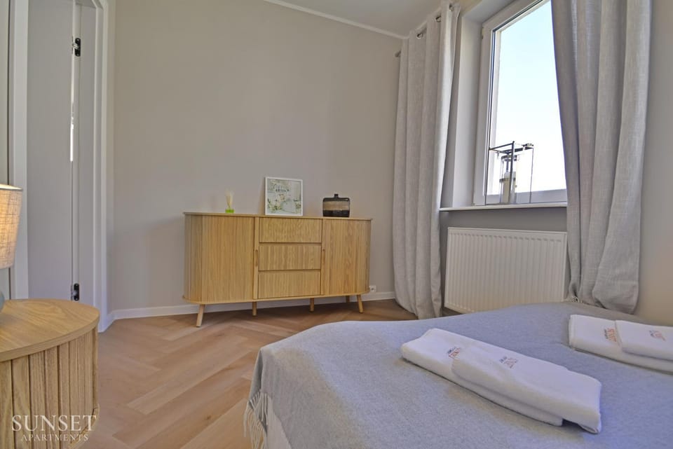 Bedroom, towels