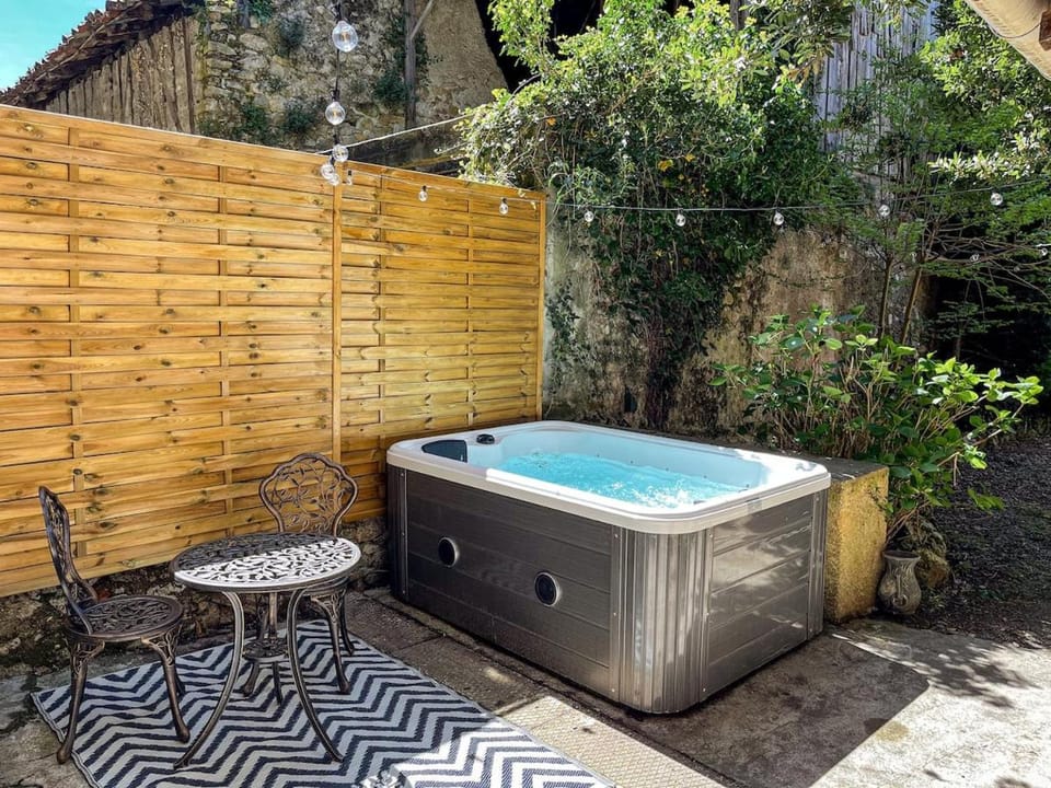 Garden, Hot Tub