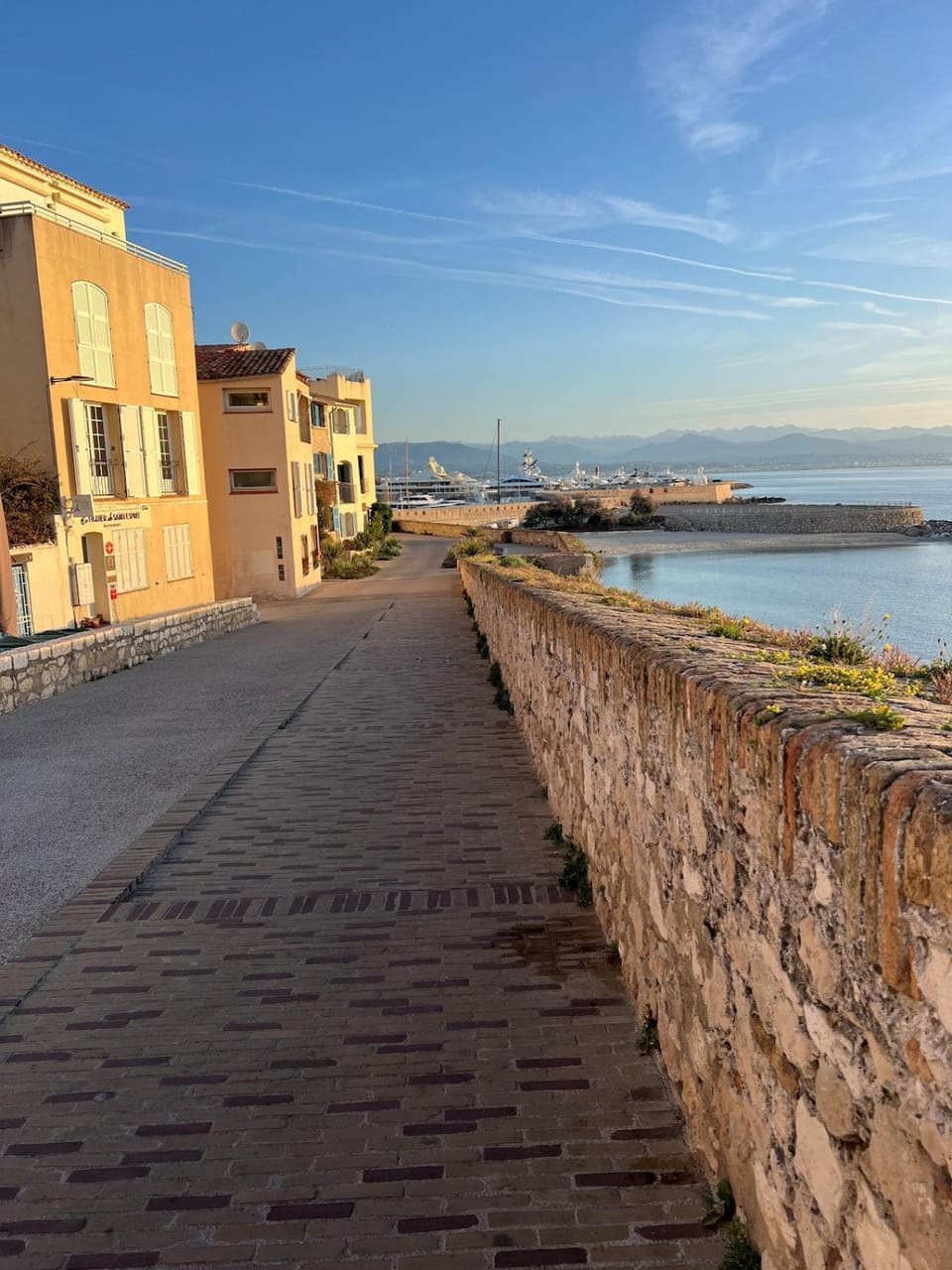 Nearby landmark, Day, Neighbourhood, Natural landscape, City view, Sea view
