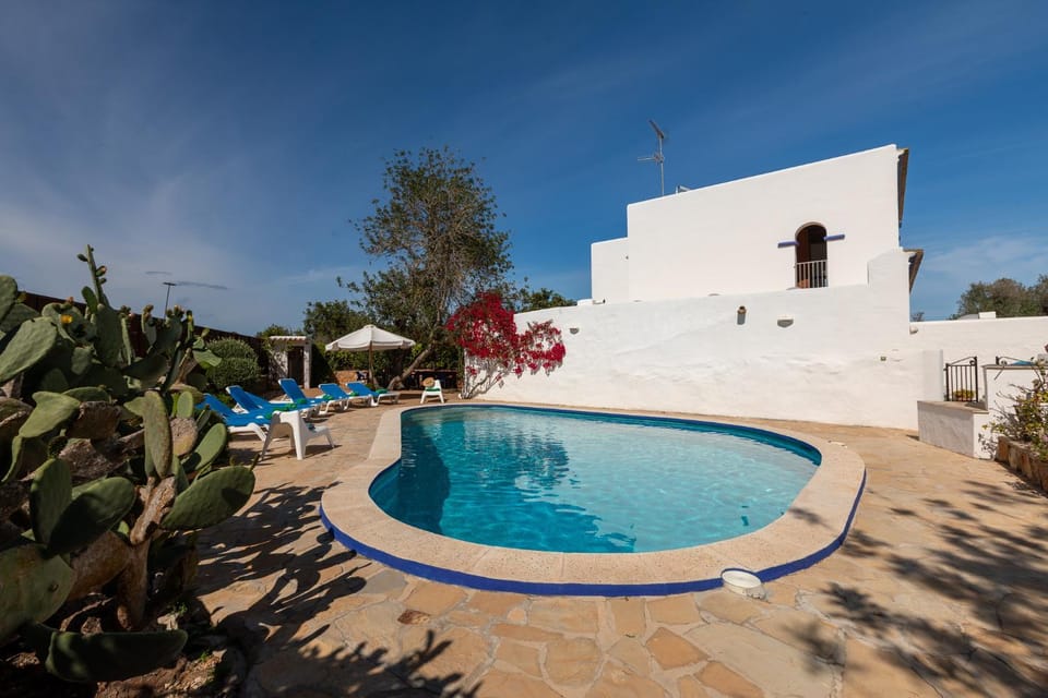 Patio, Swimming pool, sunbed