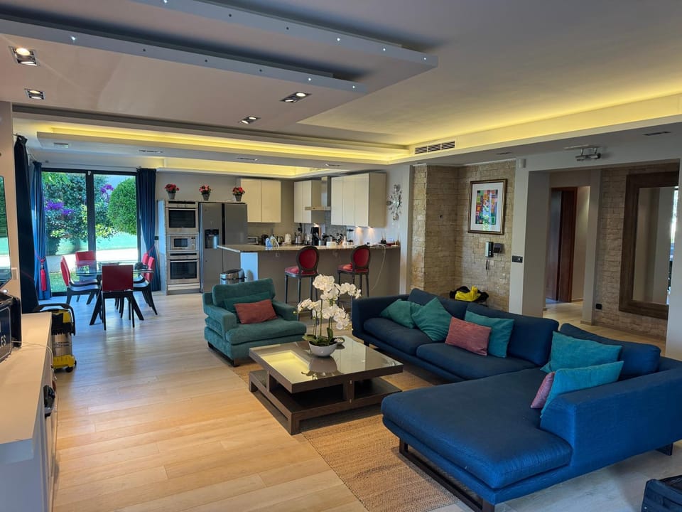 Cap d'Antibes Luxury Family Villa Apartment in Antibes