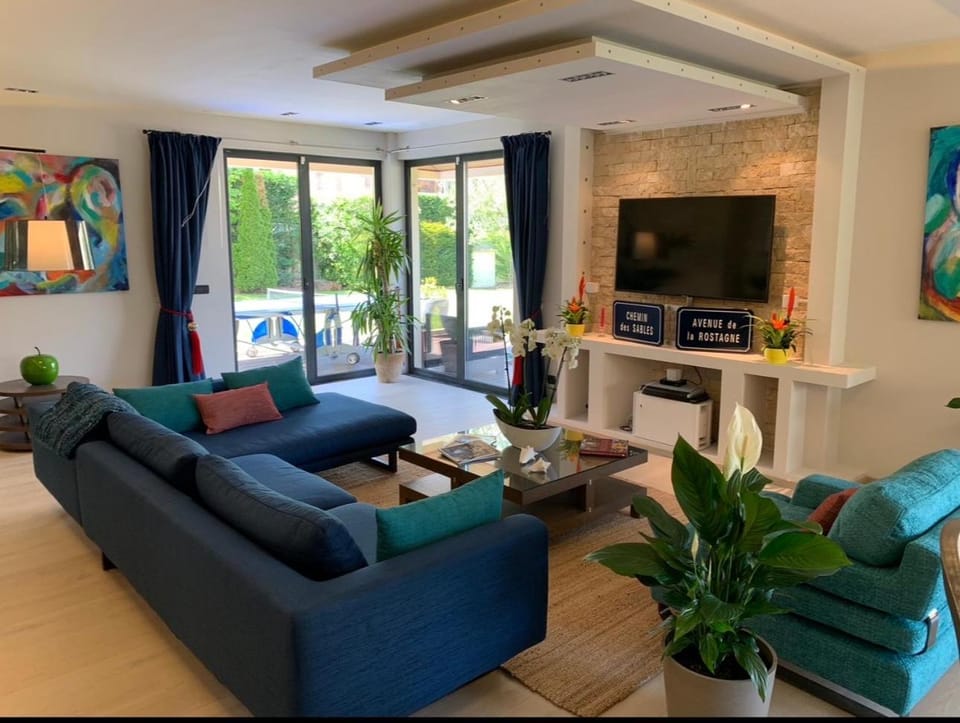 Cap d'Antibes Luxury Family Villa Apartment in Antibes