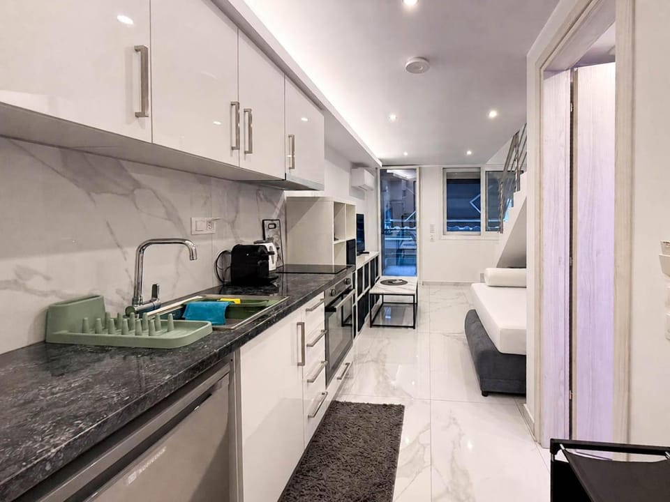 Kitchen or kitchenette, Living room, Seating area, minibar, oven, stove