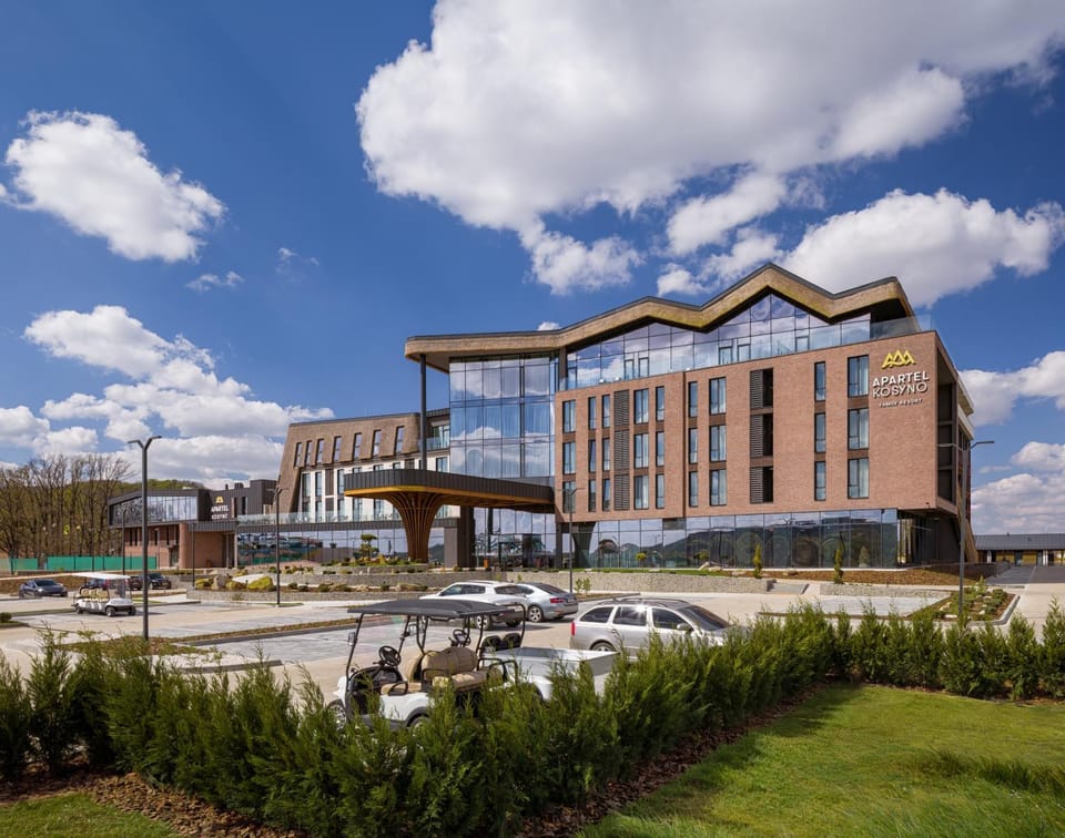 Property building, Day, Natural landscape, Parking