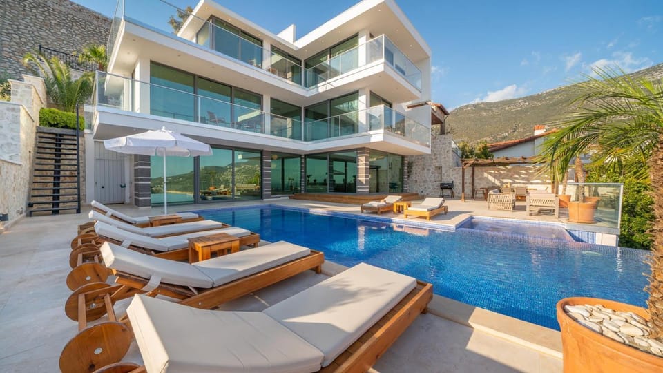 Property building, Natural landscape, Mountain view, Pool view, sunbed