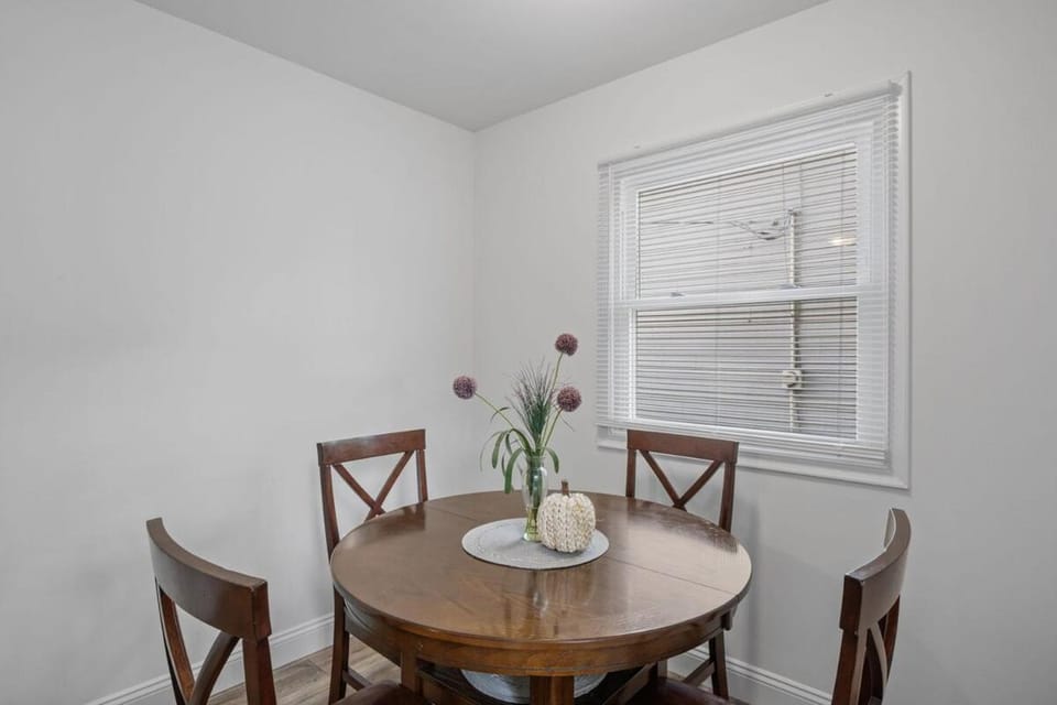 Townhouse on Perry - Walk to Main Street House in Saint Charles