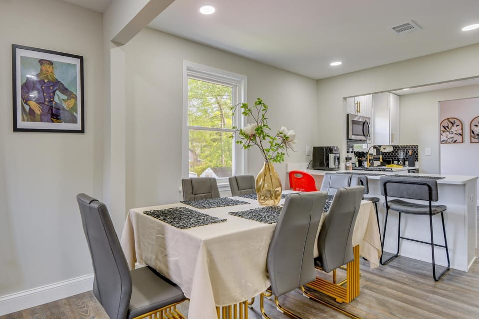'The Red Door' Stylish Family Home in Falls Church House in Annandale