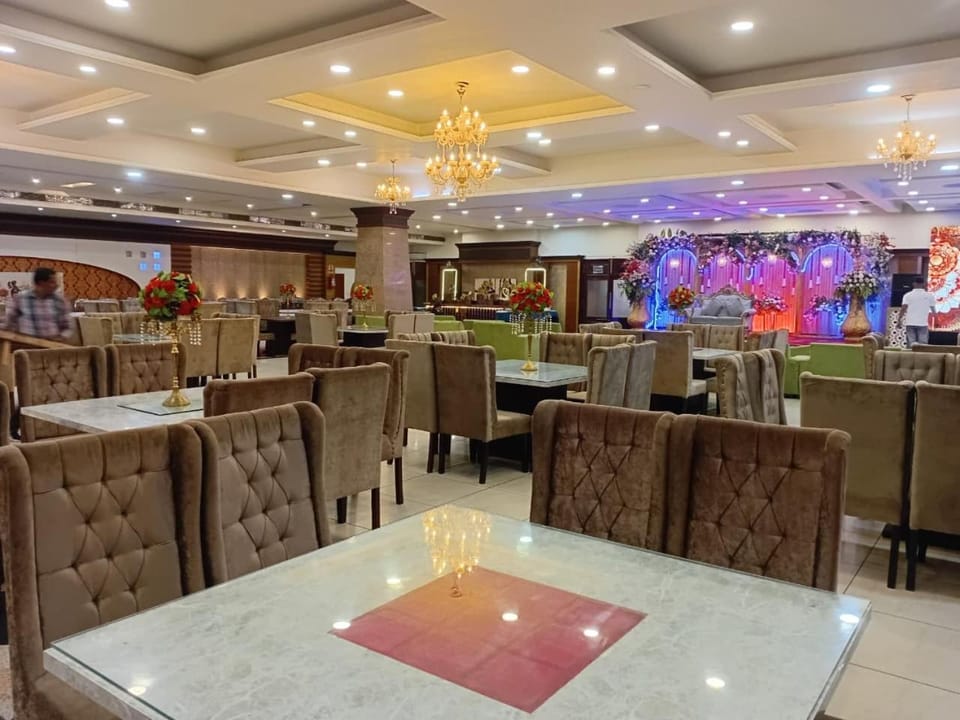 Restaurant/places to eat, Banquet/Function facilities