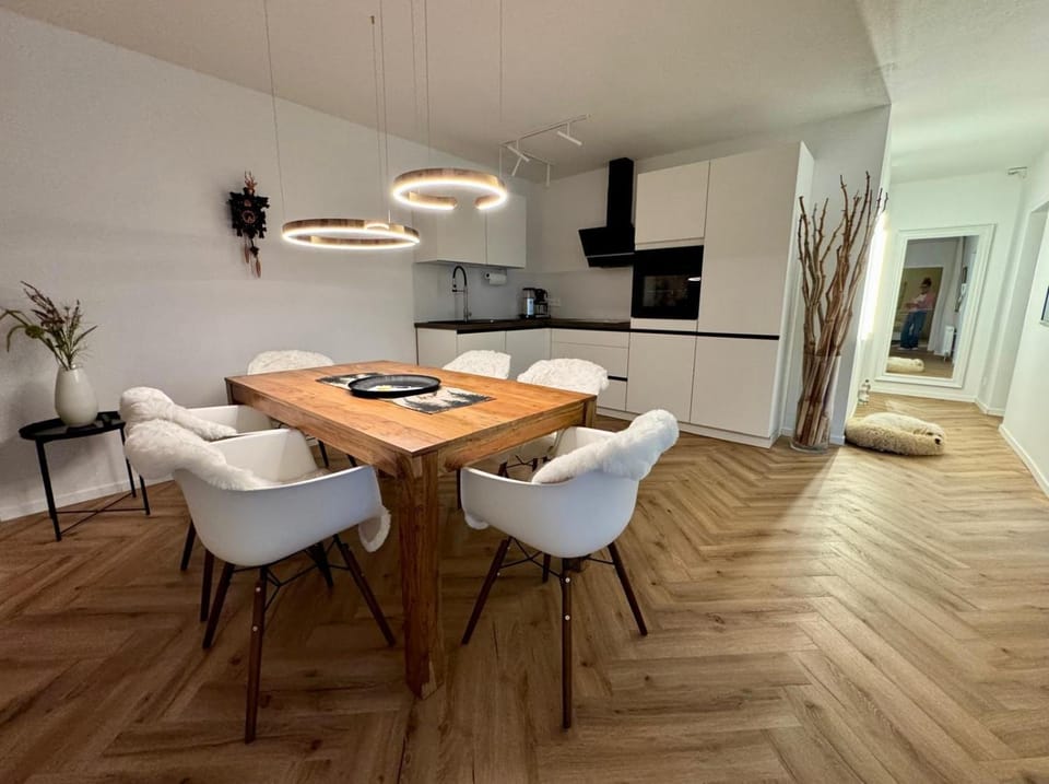 Todtie-Lounge mit Balkon und Bergblick in Todtnauberg – Mein SWH Apartment in Baden-Württemberg