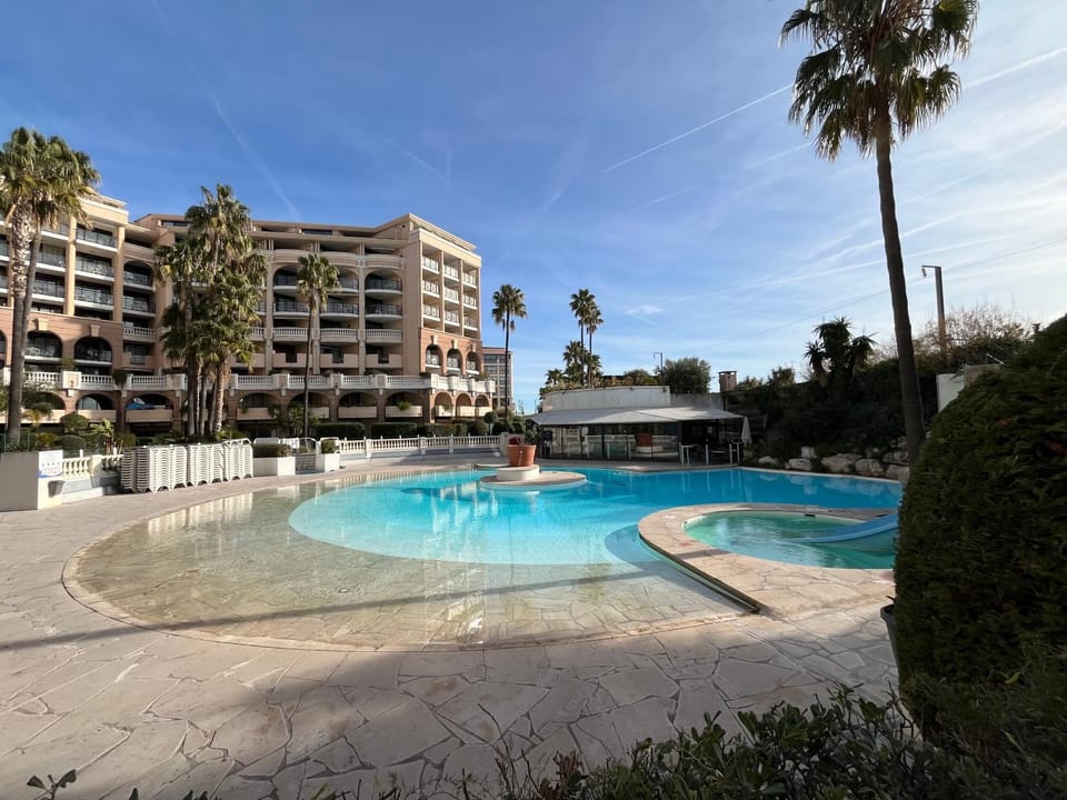 Swimming pool, Swimming pool