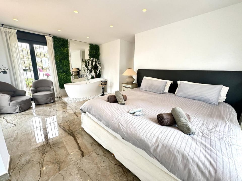 Bed, Bedroom